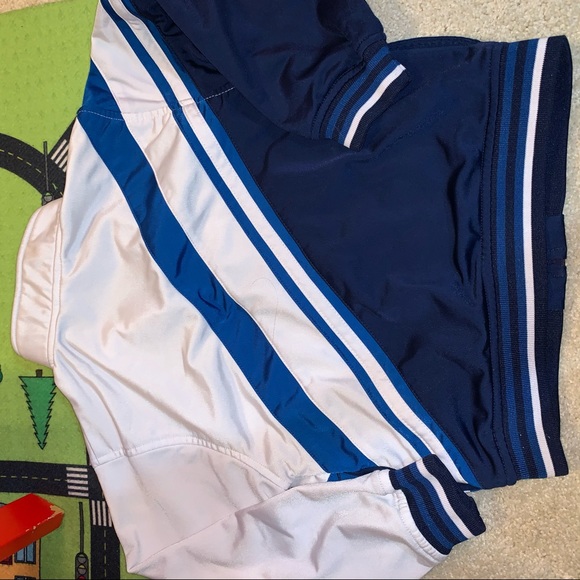 Girls size 7 (medium) NBA Mavs zip up cheer jacket - Picture 4 of 4